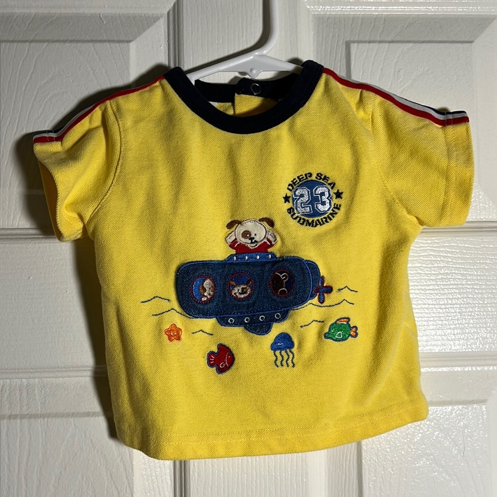 Baby O - vintage yellow shirt with a submarine and little animals